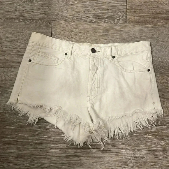 We the free size 28 frayed denim shorts in off white - Picture 1 of 5